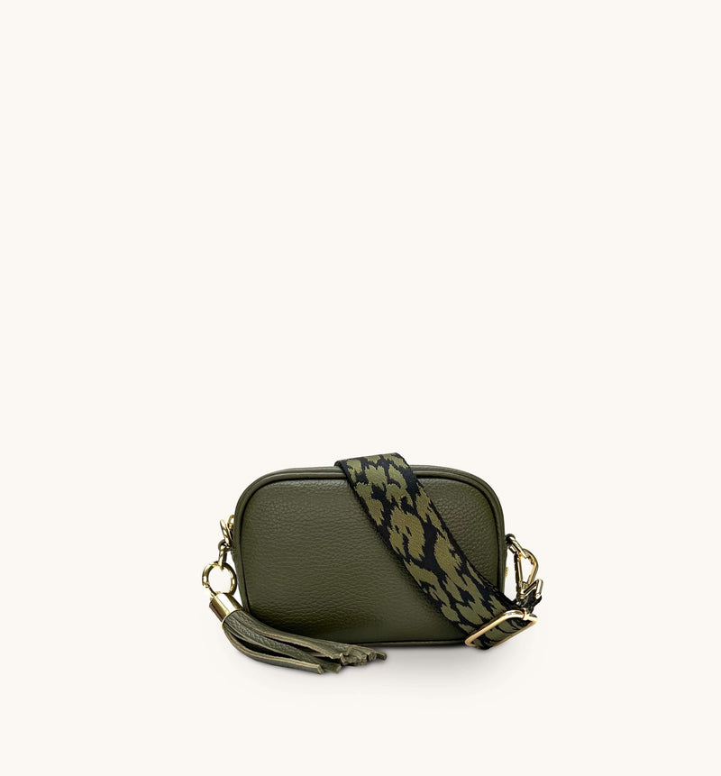 Black Leather Crossbody Bag With Grey Leopard Strap – Apatchy London