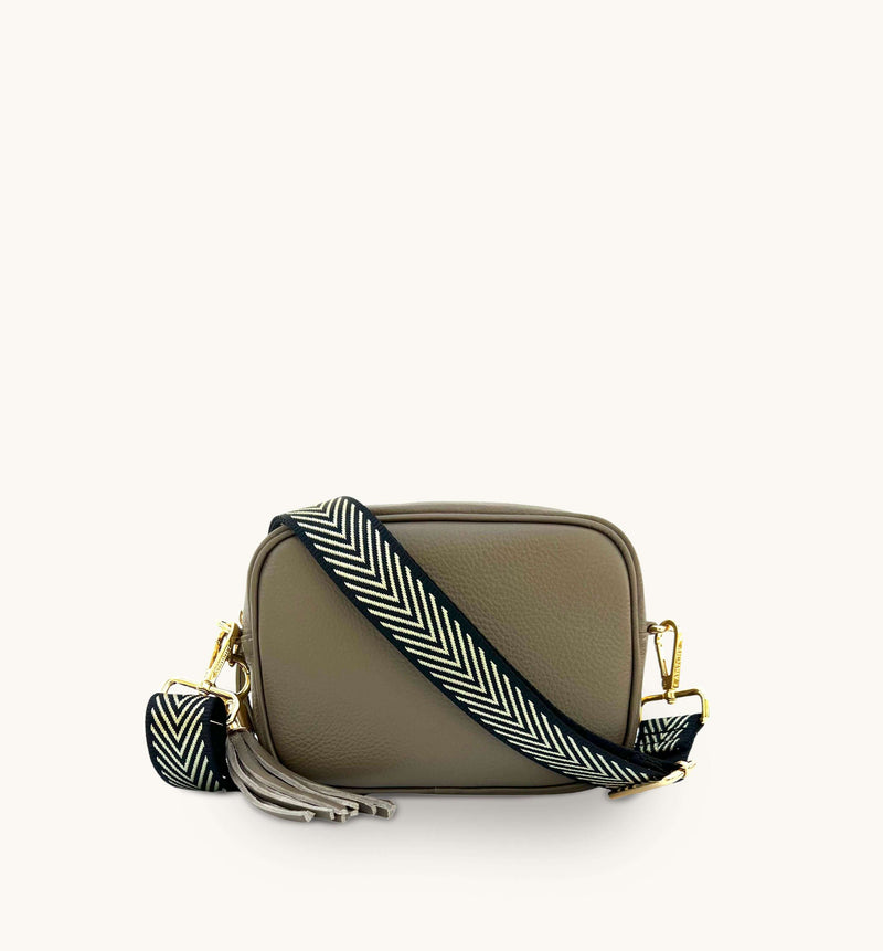 Silver Leather Crossbody Bag With Gold Chain Strap – Apatchy London